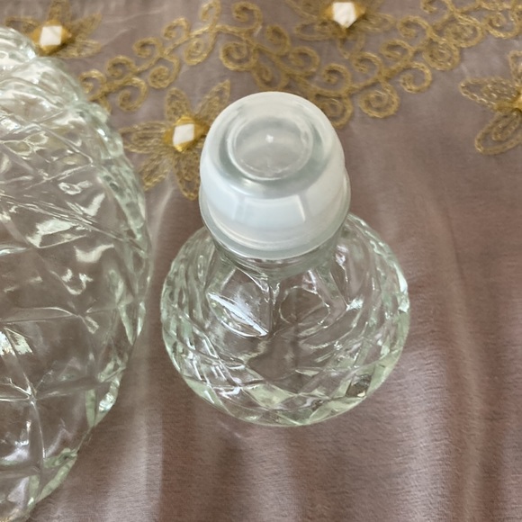 Vintage Wine Decanter Clear Glass with Top Diamond Cut in Excellent Condition - Picture 7 of 9